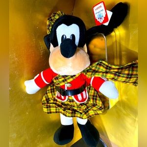 DISNEY WORLD DISNEYLAND EXCLUSIVE VTG 80s GOOFY SCOTTISH KILT & HAT PLUSH w/TAGS